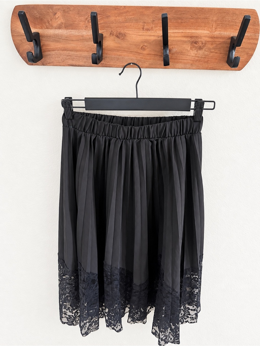 Nanette Lepore Black Accordion Pleated Lace Hem Midi Size Small